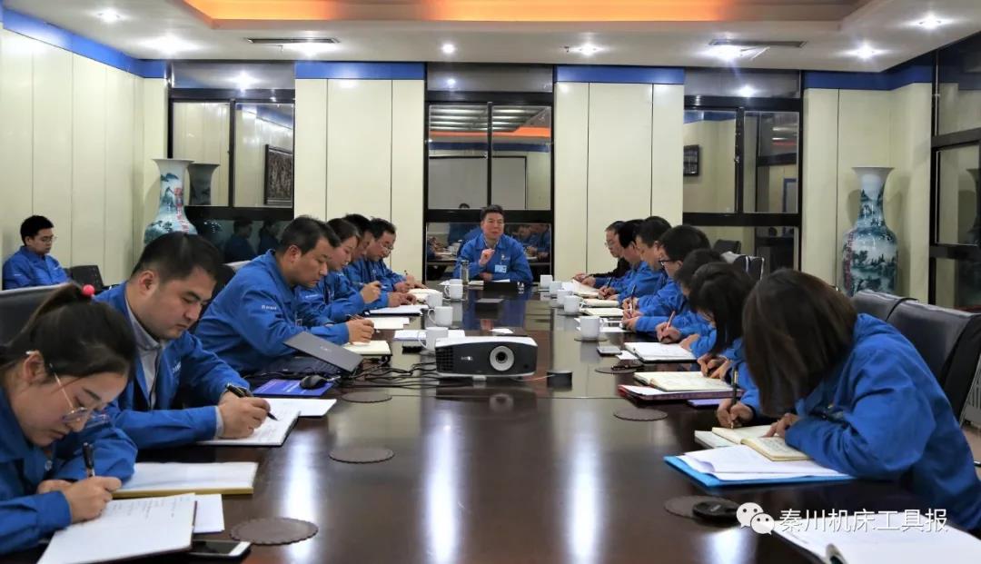 黨群部門(mén)干部座談會(huì)  嚴(yán)鑒鉑：搭臺(tái)子 定調(diào)子 喊號(hào)子