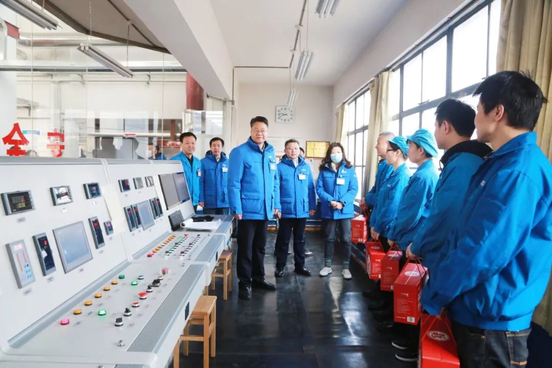 集團領(lǐng)導(dǎo)大年初一慰問在崗值班員工