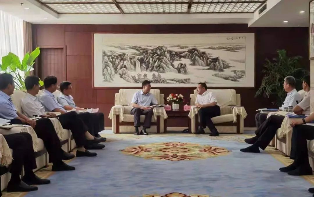 渭南市委、市政府領(lǐng)導(dǎo)會見嚴(yán)鑒鉑董事長