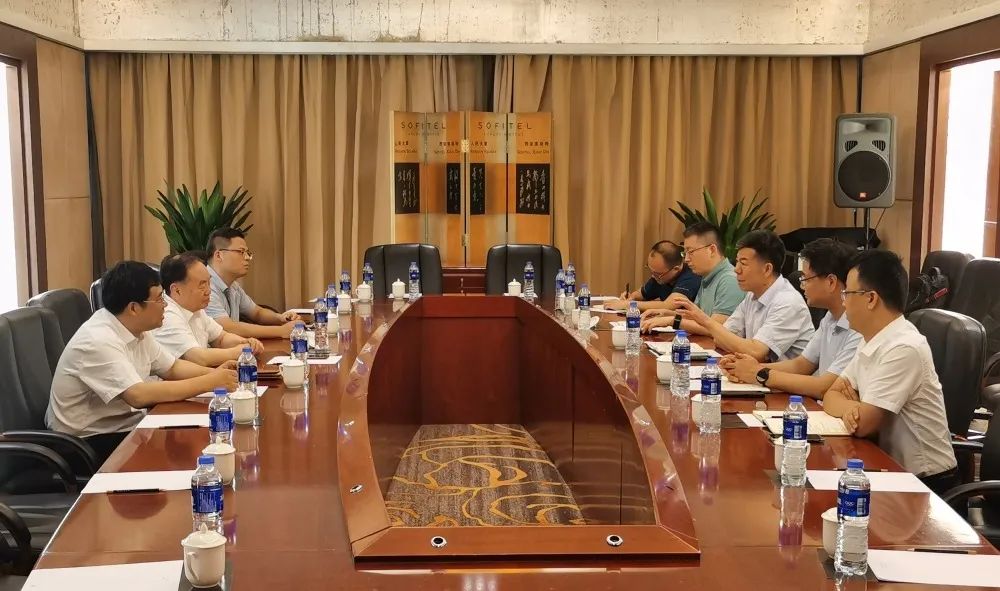 嚴鑒鉑董事長與周濟院士、陳吉紅董事長座談交流